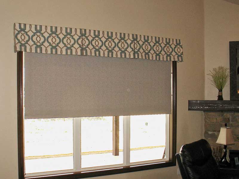 roller-shade-with-box-pleat-valance